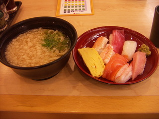 お昼のにぎり定食