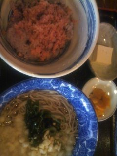 タヌキ蕎麦と鮭ご飯