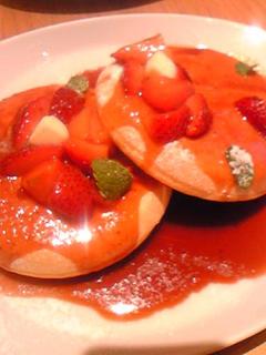 ストロベリーパンケーキ