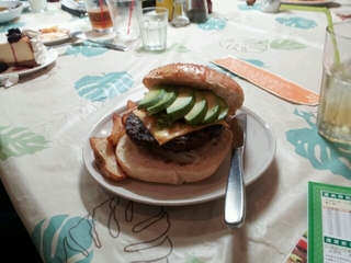 アボカドチーズバーガー
