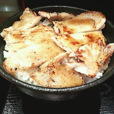 塩麹と藻塩の炙り豚丼