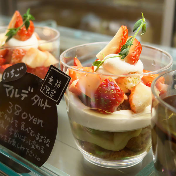 ベリーレアチーズケーキ