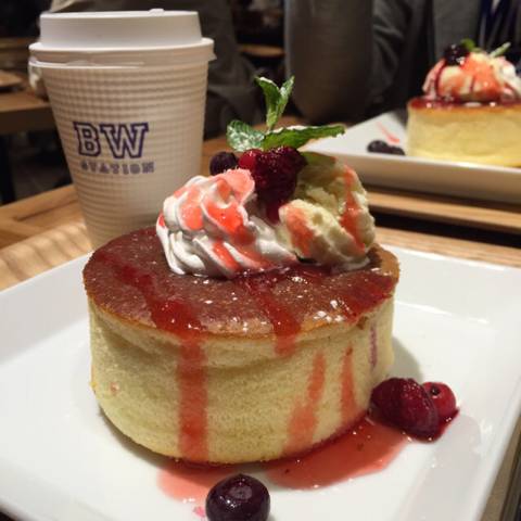 スフレパンケーキと石釜コーヒー