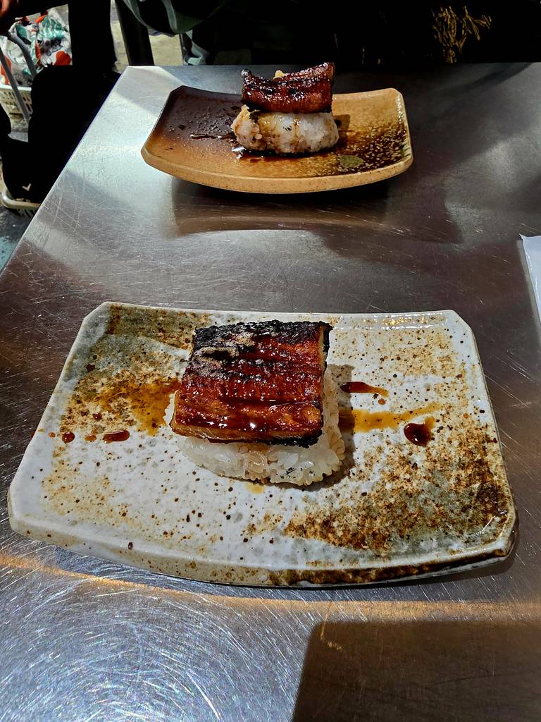 Ｆｉｓｈ，　ｍｅａｔ，　ｖｅｇｅｔａｂｌｅｓ，　ｄｒｉｎｋｓ