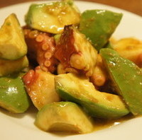 アボカドとタコのサラダ