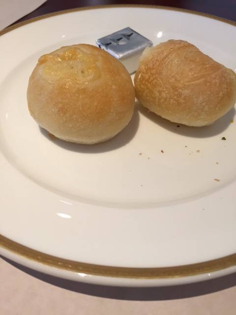 チーズパンとマルクの白パン