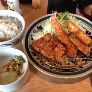 エビフライとロースかつランチ