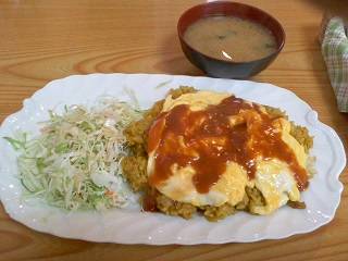 週替わりランチ　ドライカレーのオムライス