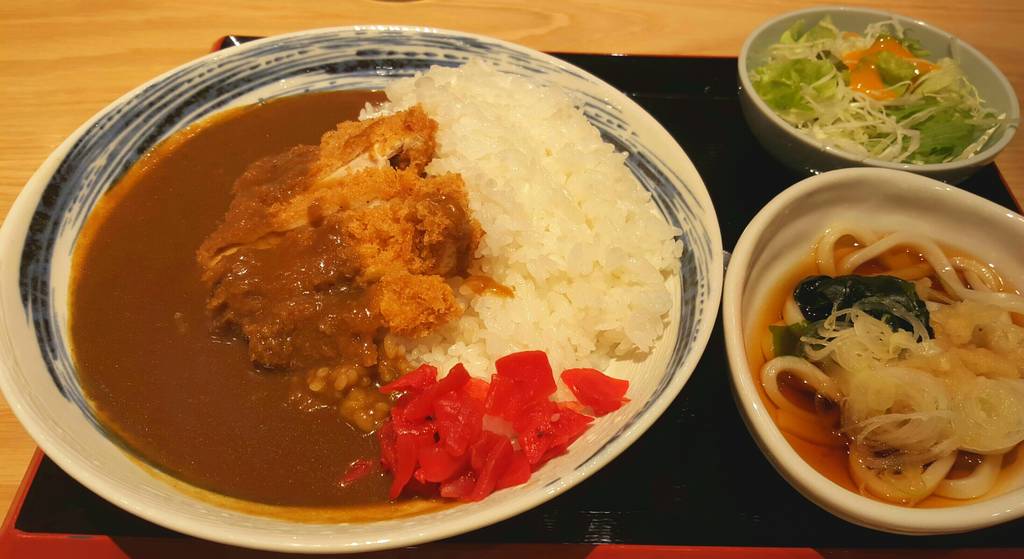 本日の日替り定食（チキンカツカレー）