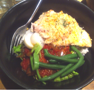 チキンとトマトソースの丼