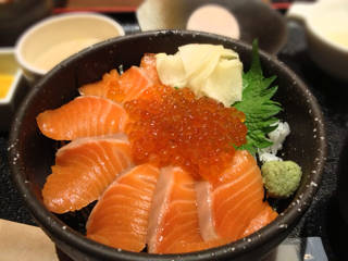 サーモンといくらの親子丼