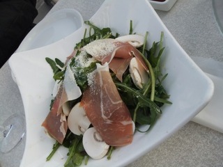 生ハムとルッコラのサラダ