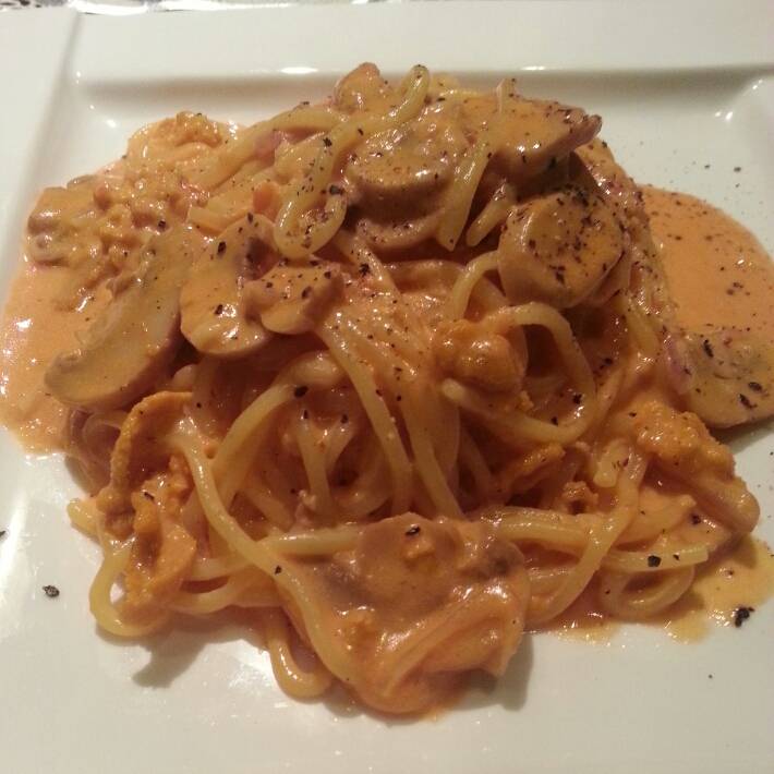 濃厚雲丹のトマトクリームパスタ