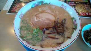 醤油とんこつラーメン