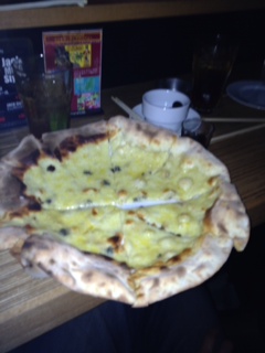 チーズのピザメープルシロップと