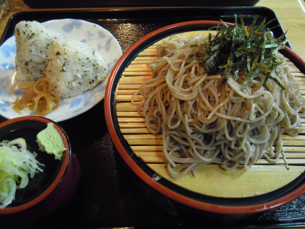 きのこ飯定食・ざるそば山椒おにぎりセット・青唐辛子の煮物
