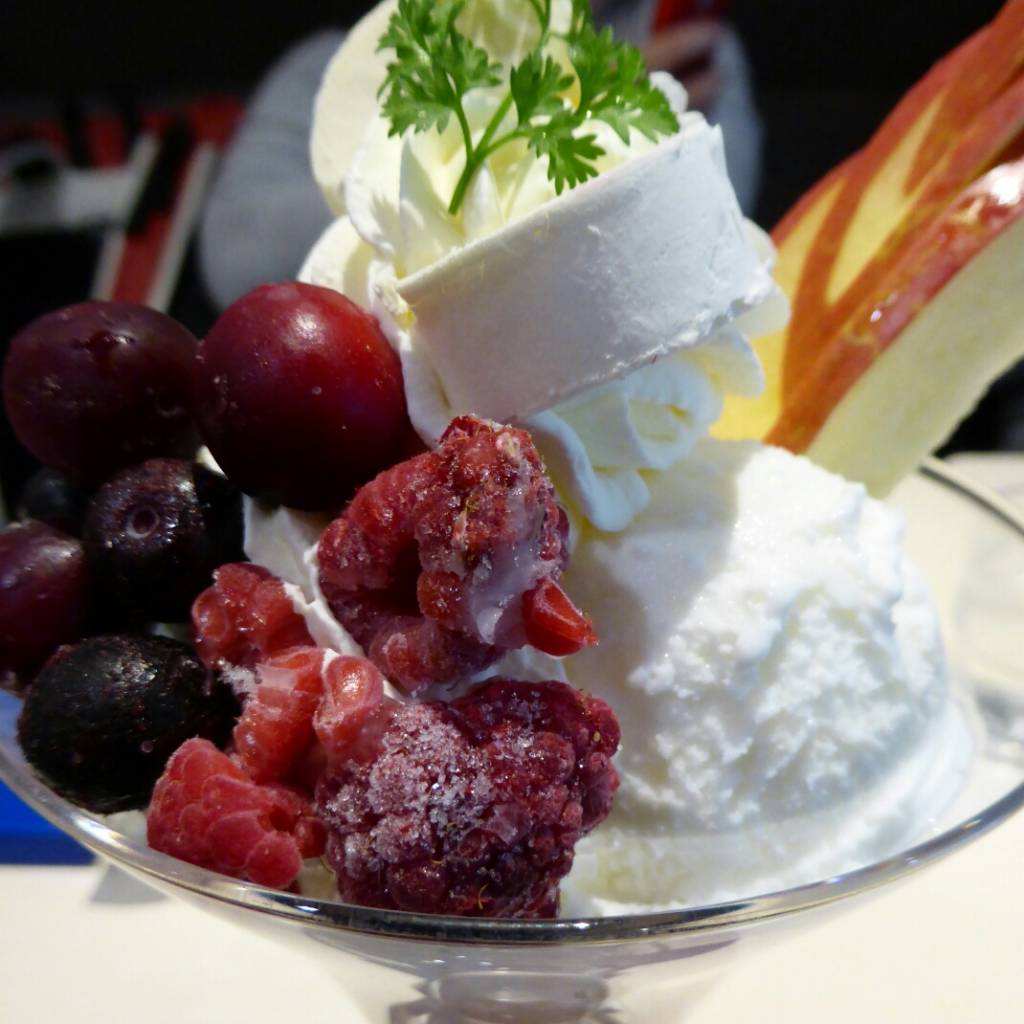 レアチーズケーキパフェ　ブルーベリー