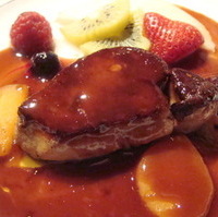 鴨のフォアグラのポワレ、コンポートにした…