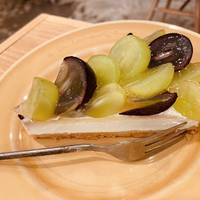 シャインマスカットとナガノパープルのタルト