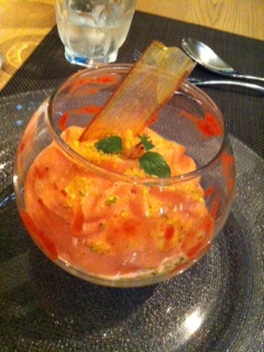 ルバーブのエミュルションとピスタチオアイスクリーム