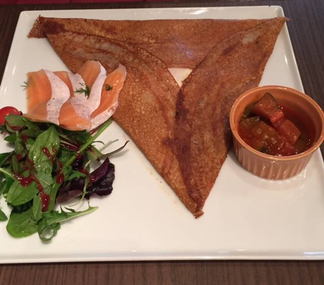 サーモンマリネとフレッシュホウレン草のガレット