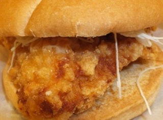 しょうゆマヨタツタチキンバーガー