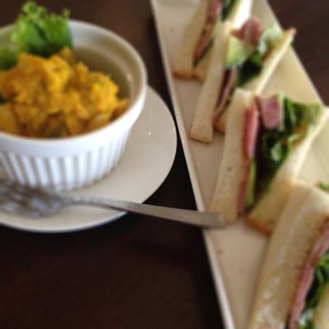 ハムサンド　　サラダ付