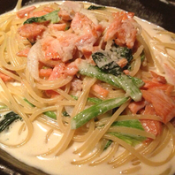 サーモンとほうれん草のクリームパスタ
