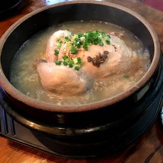 参鶏湯本格的な参鶏湯食べられました。