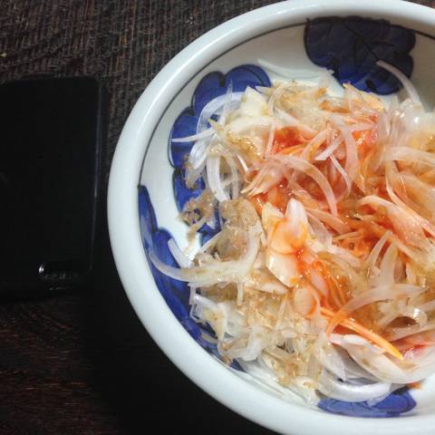 新玉ねぎの丼サラダ