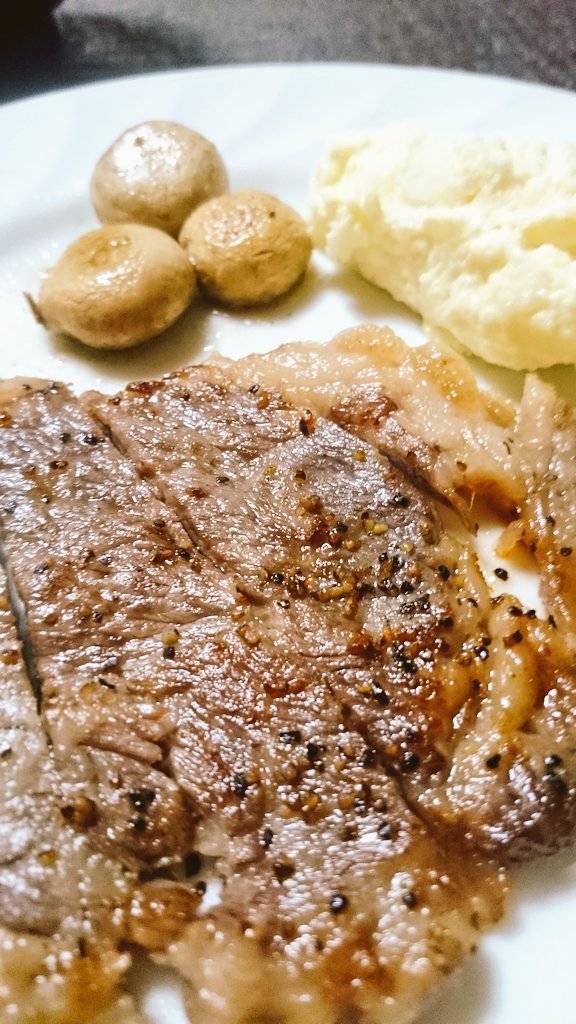 牛ステーキのたっぷりスパイス焼き