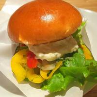 南瓜と夏野菜のハンバーガー