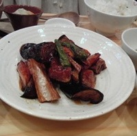 ごろごろ根菜と豚肉の黒酢炒め定食