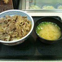 牛丼・サラダ・みそ汁セット
