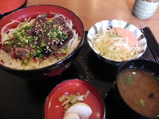 マグロ血合い肉のステーキ丼