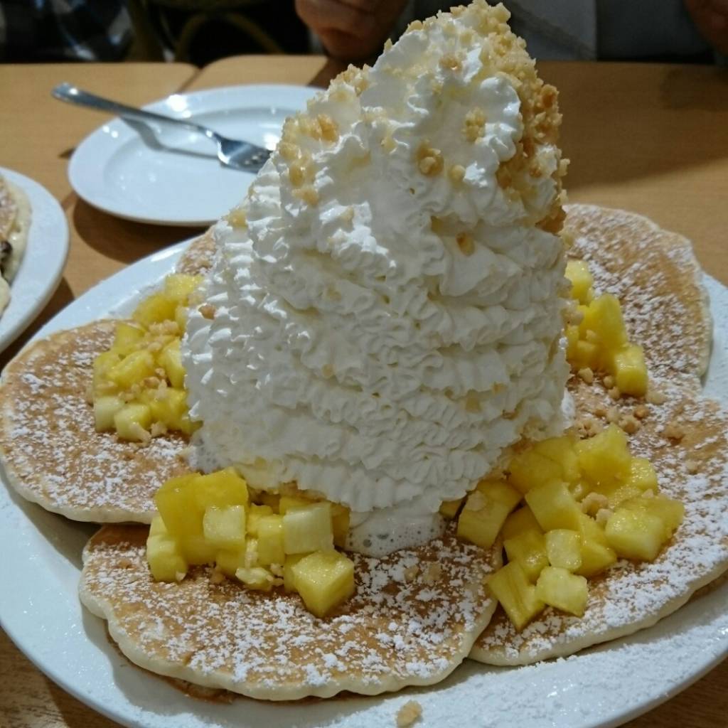ホィップクリーム　パイナップルのパンケーキ