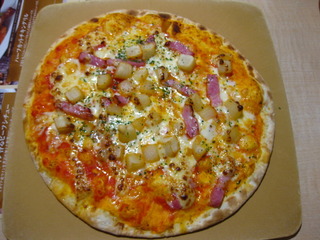 ベーコンとポテトのピッツァ