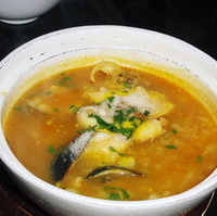 魚介類の“ピリ辛ブイヤベーススープリゾッ…