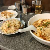 麻婆豆腐ラーメン、半チャーハン、半元祖野菜餃子、半ラーメン