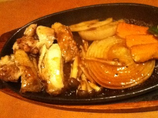 知床鶏と野菜の鉄板焼き