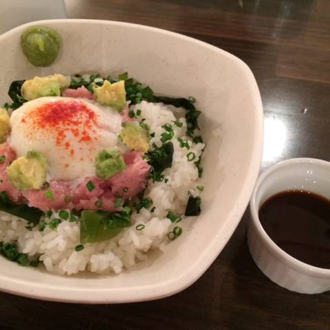 ねぎとろとアボカドの丼ぶり