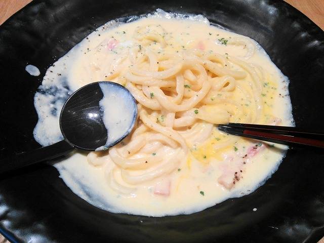 名物カルボナーラうどん