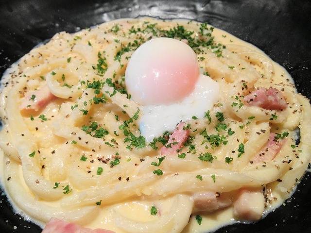 名物カルボナーラうどん