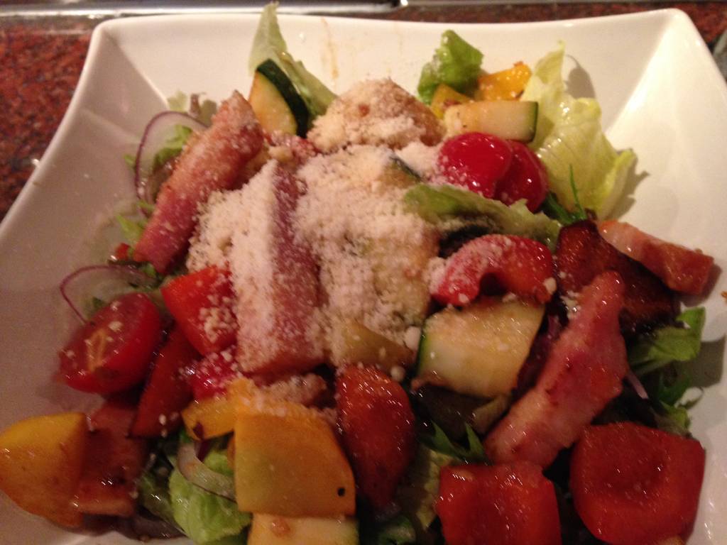 厚切りベーコンと季節野菜のボンドサラダ 