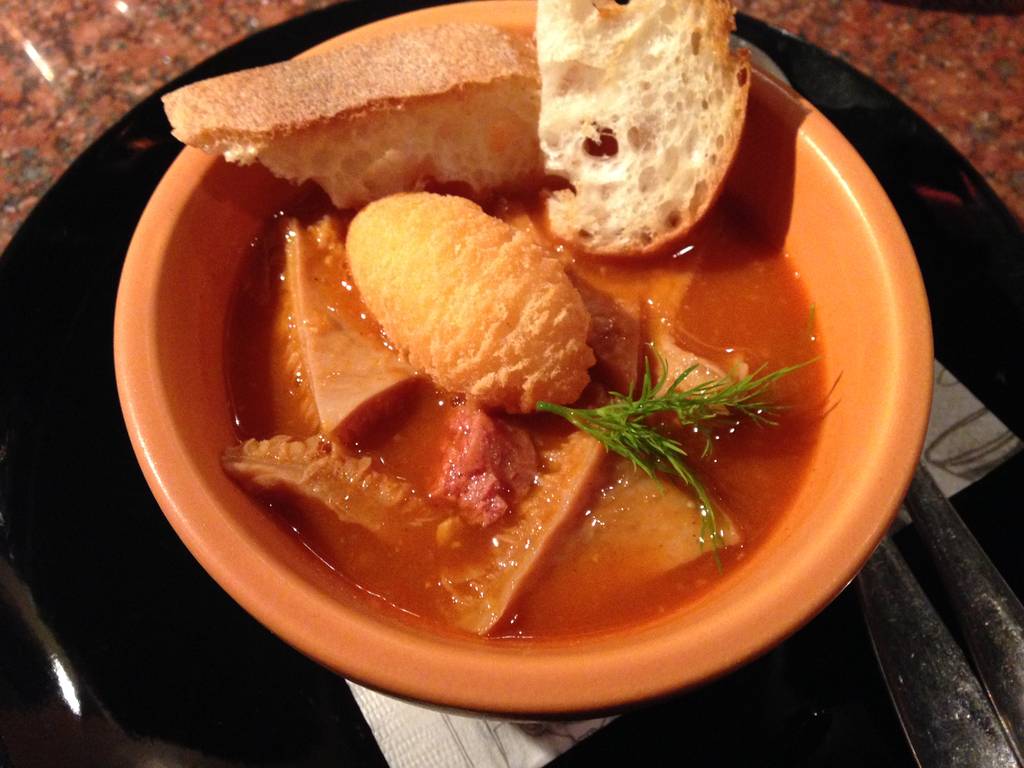 マドリード名物牛モツ煮込み