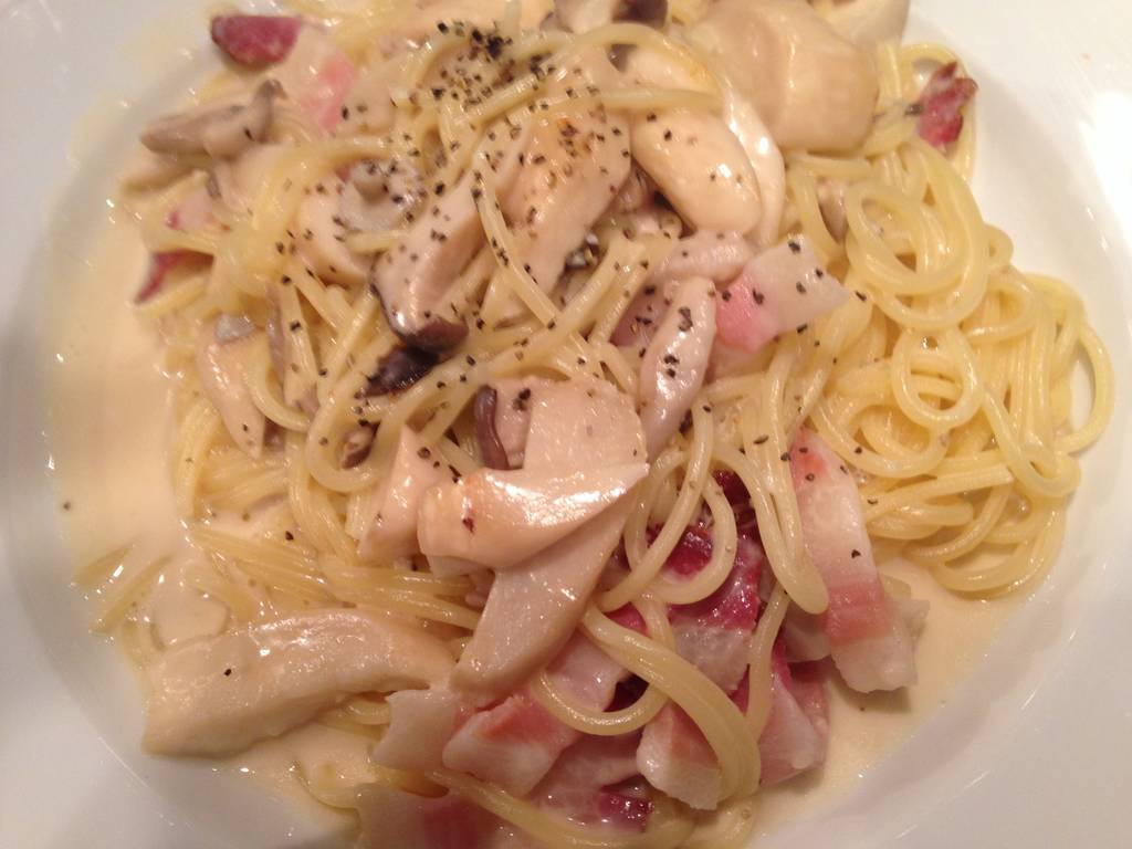 黒い森のベーコンとキノコのパスタ