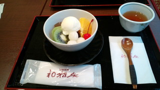 クリームあんみつ