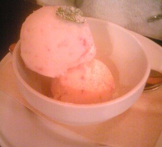 いちごとヨーグルトのアイス