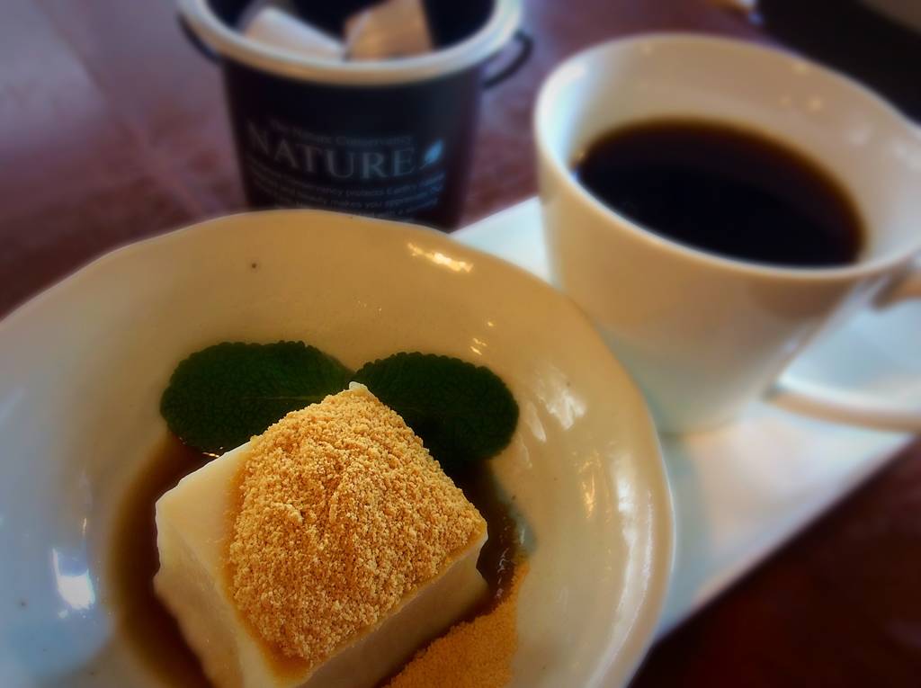 黒蜜きな粉の胡麻豆腐（秋月本葛使用）