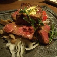 牛ロースのグリル　すりおろしオニオンソース